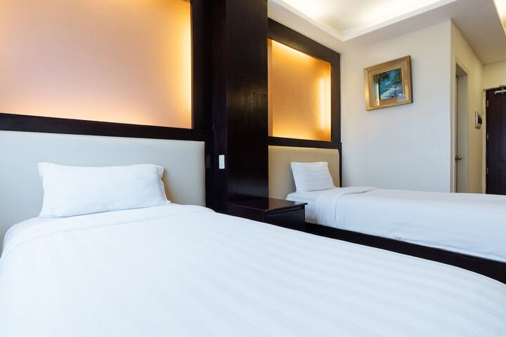 Room 32 of 81