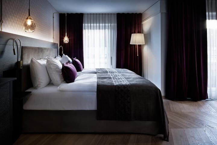 Room 36 of 102
