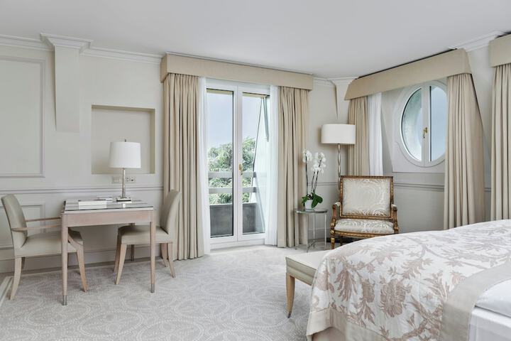 Room 73 of 183