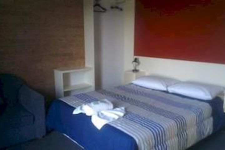Room 12 of 25