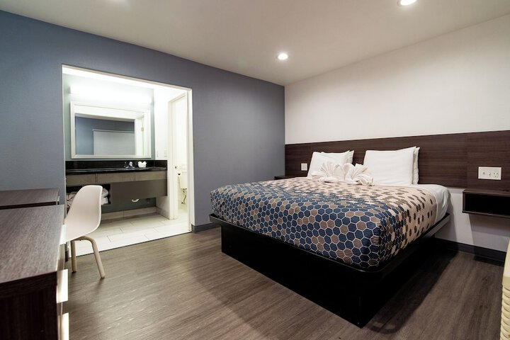 Room 4 of 20