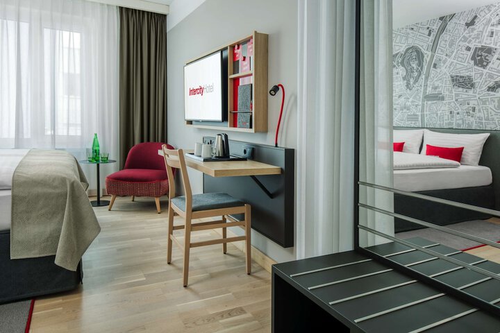 Room 13 of 66
