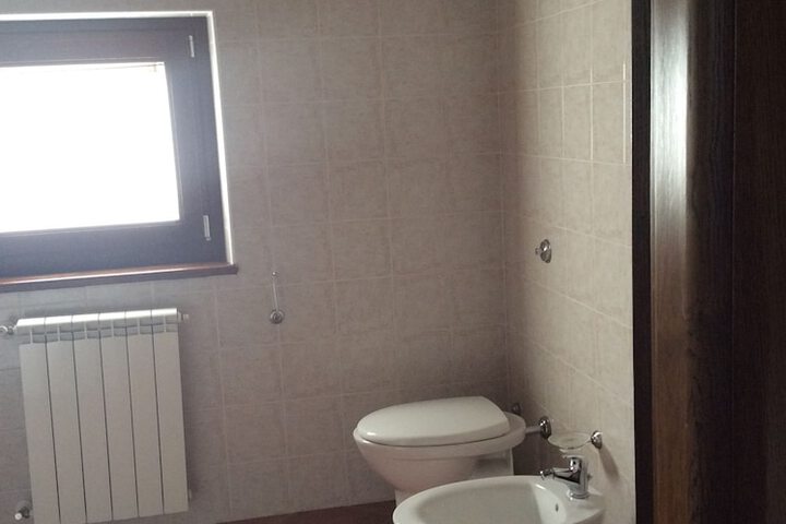Room 27 of 38