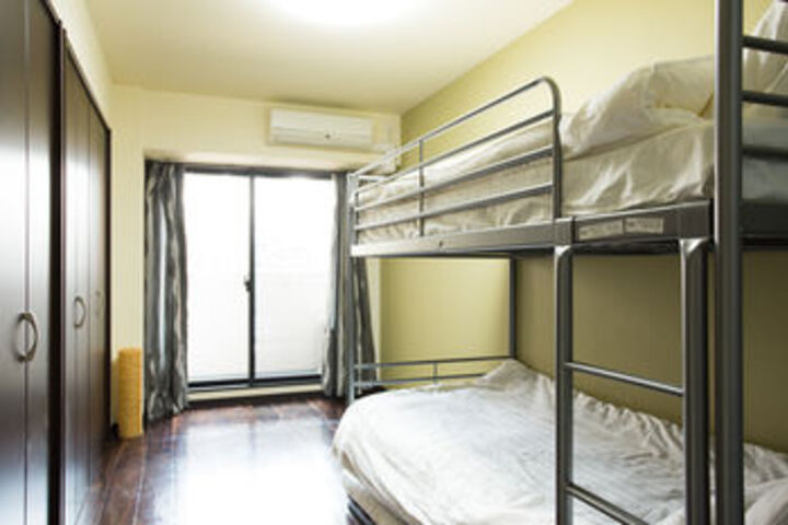 Room 8 of 10