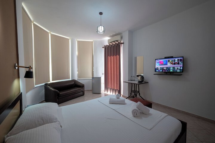 Room 12 of 96