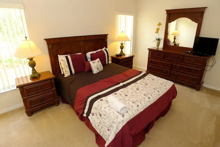 Room 5 of 17