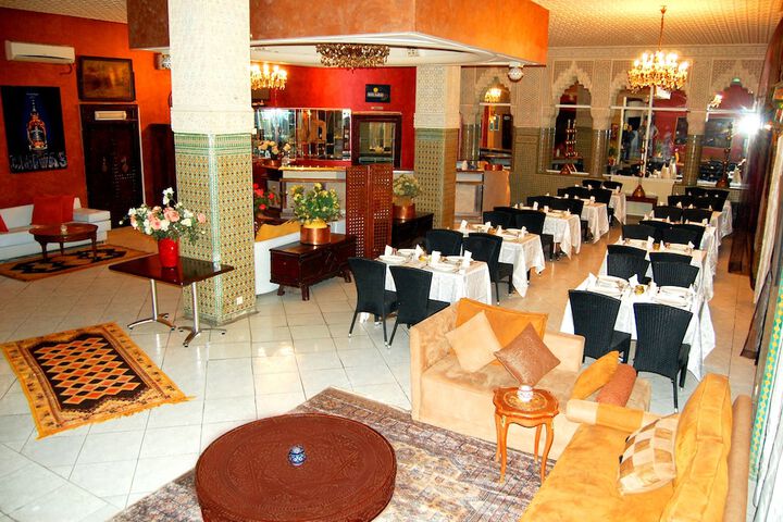 Lounge 46 of 52
