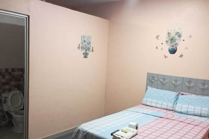 Room 7 of 12