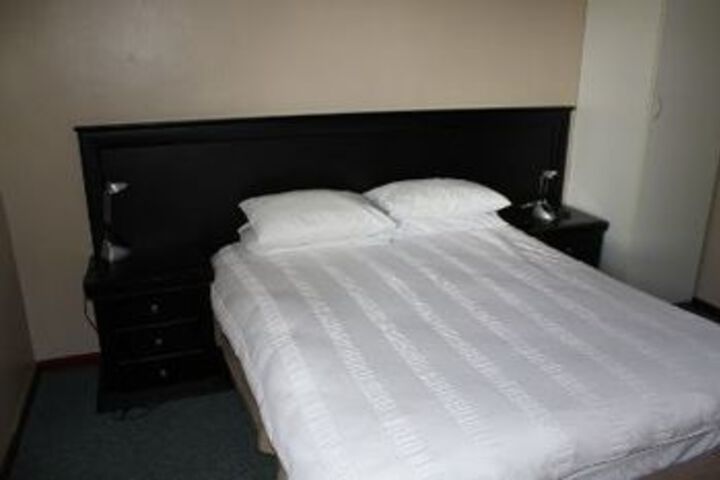 Room 4 of 12