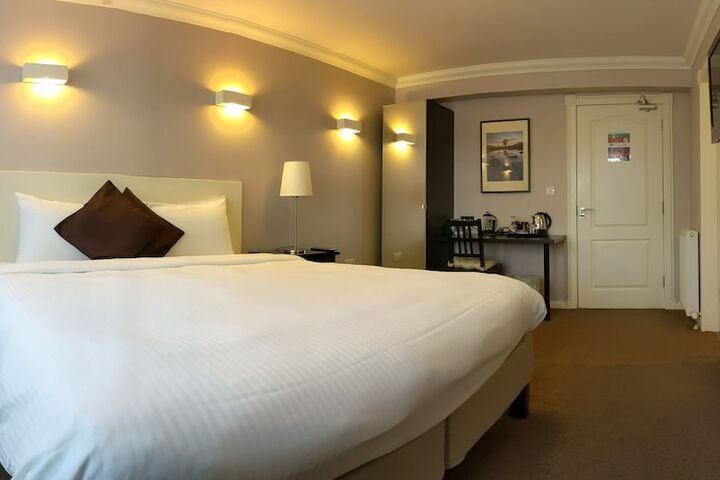 Room 5 of 32