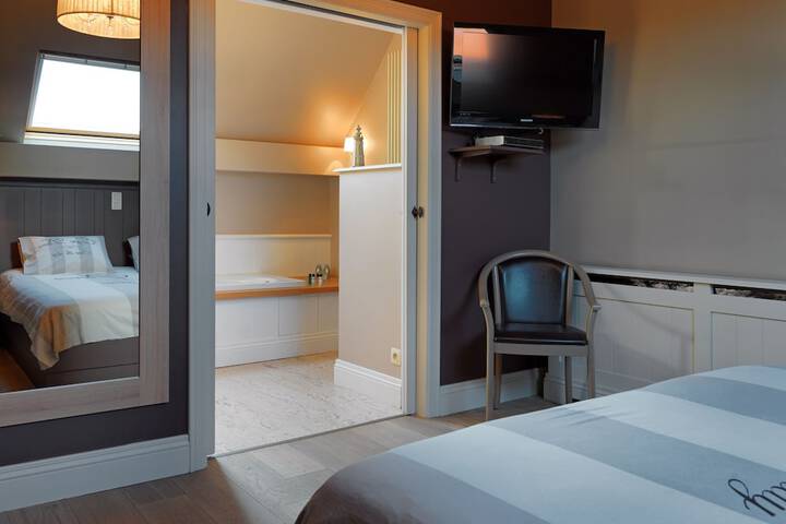 Room 5 of 22