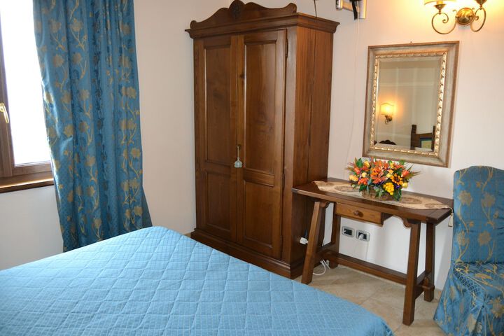 Room 4 of 35