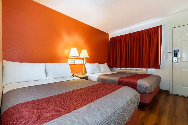 1 Queen Bed (6 of 23)