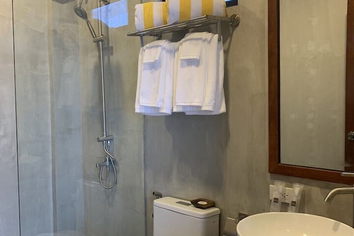 Room 43 of 62