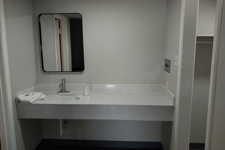 Room 7 of 8
