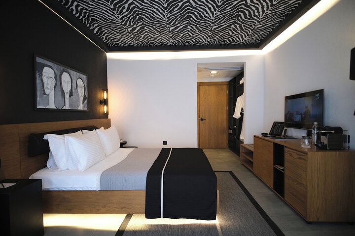 Room 11 of 104