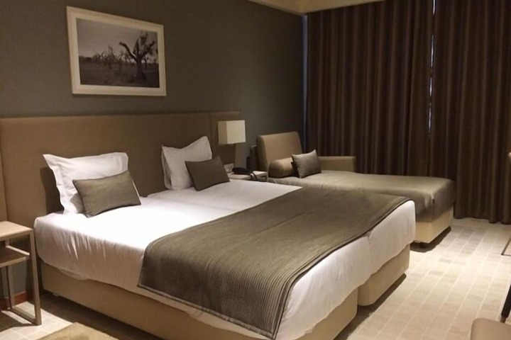 Room 15 of 32