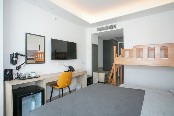 Room 14 of 50