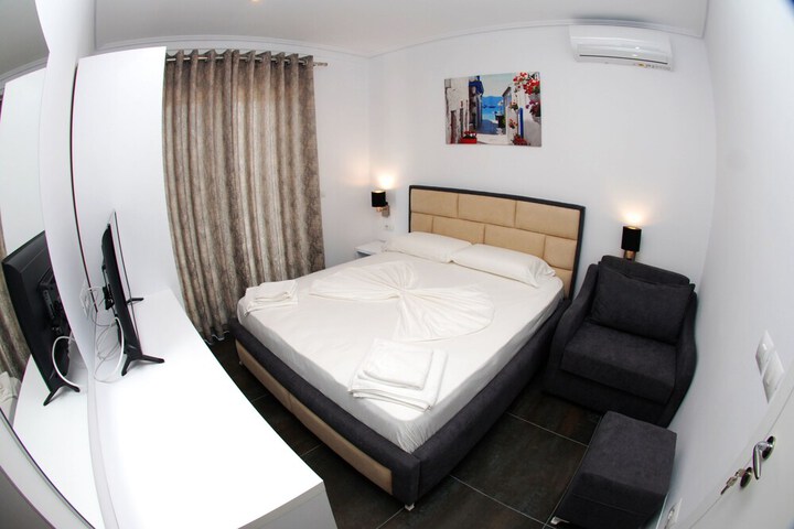 Room 13 of 24