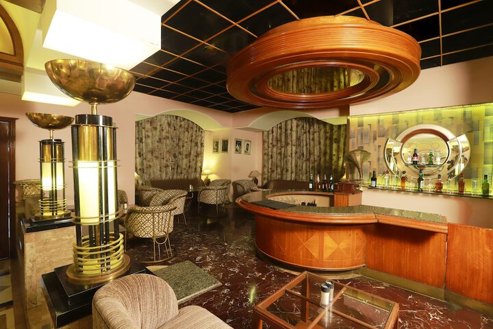 Lounge 41 of 66