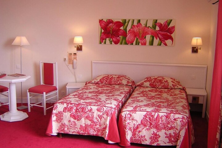 Room 17 of 77