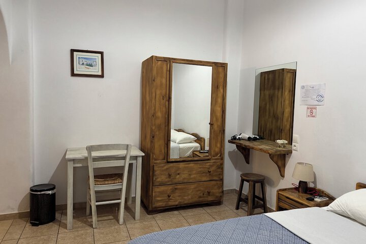 Room 3 of 187