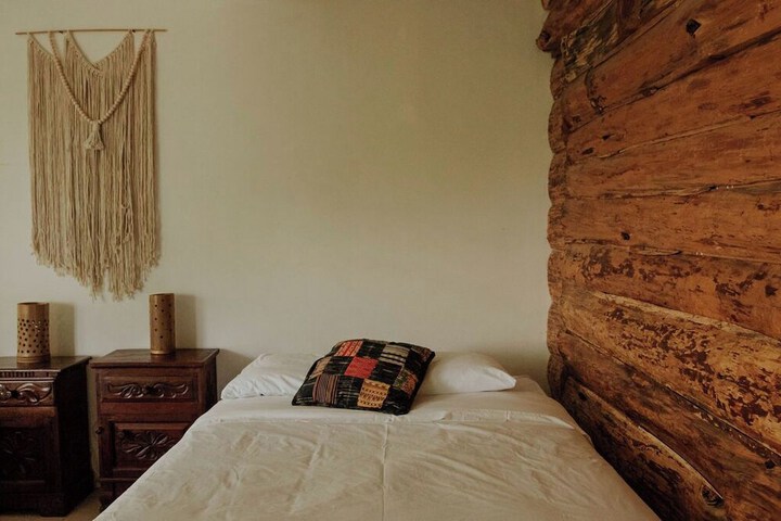 Room 53 of 148