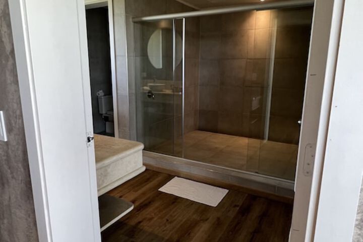 Room 25 of 47
