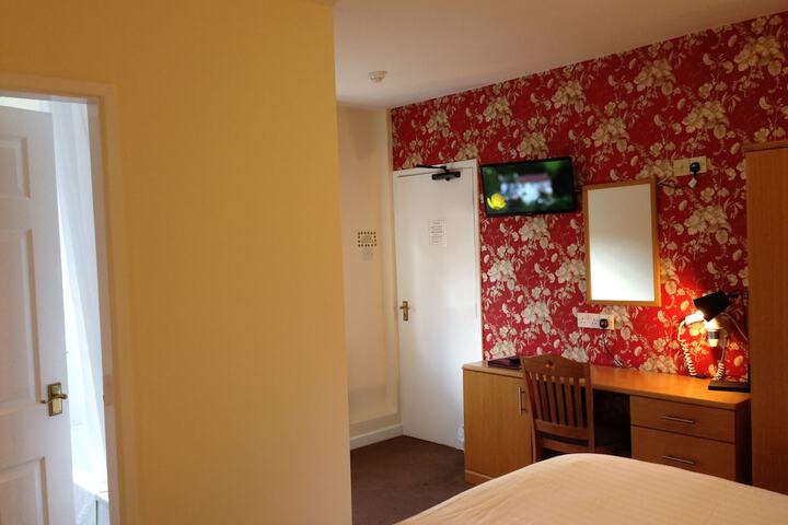 Room 17 of 35