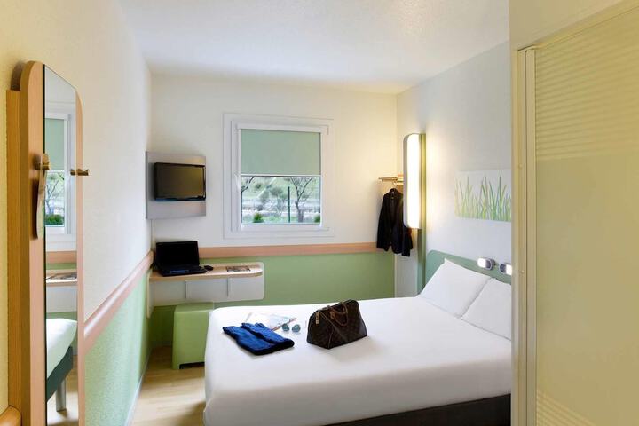 Room 16 of 35