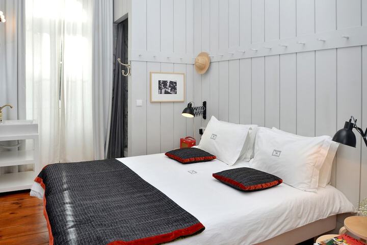 Room 35 of 114