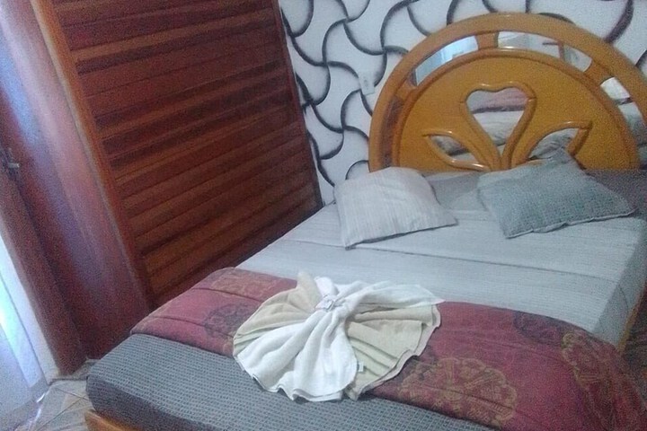 Room 4 of 12