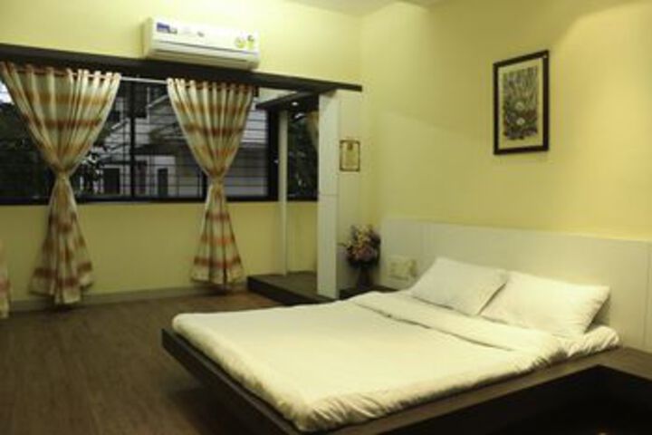 OYO Home 9681 3BHK Classic Miramar Beach