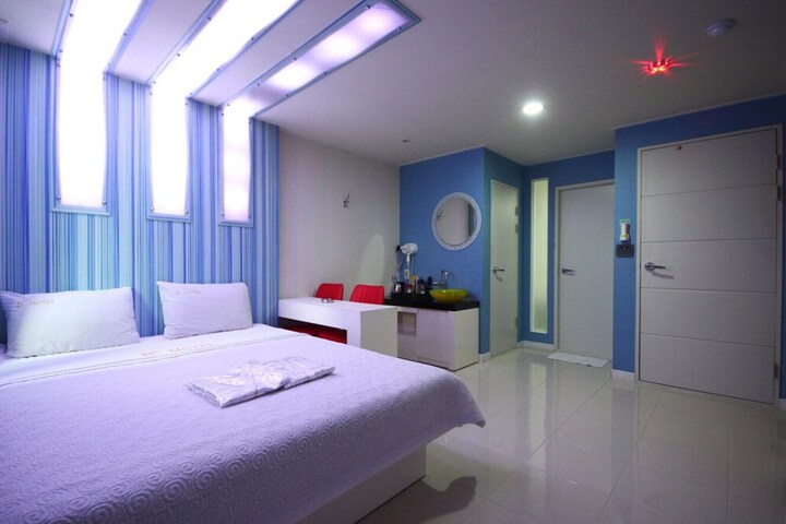 Room 33 of 33
