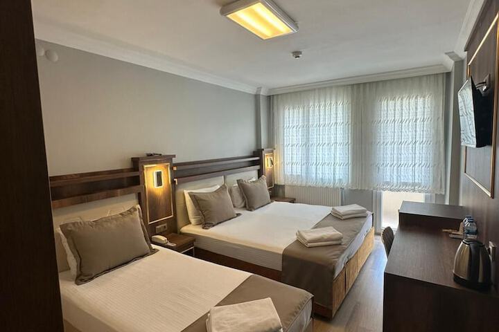 Room 2 of 28