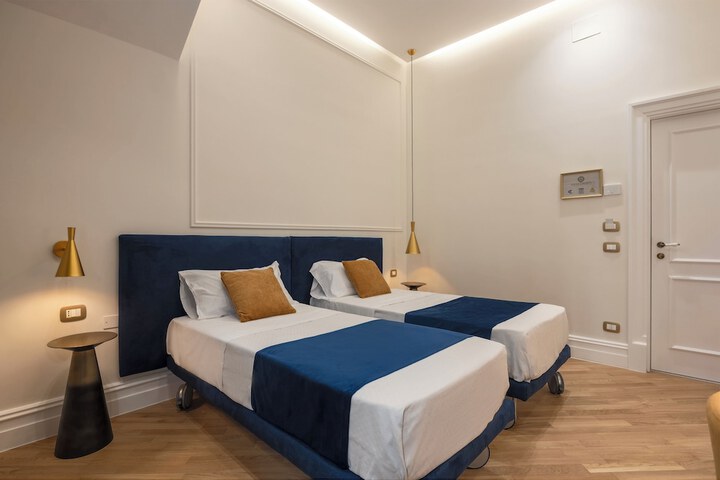 Room 3 of 178