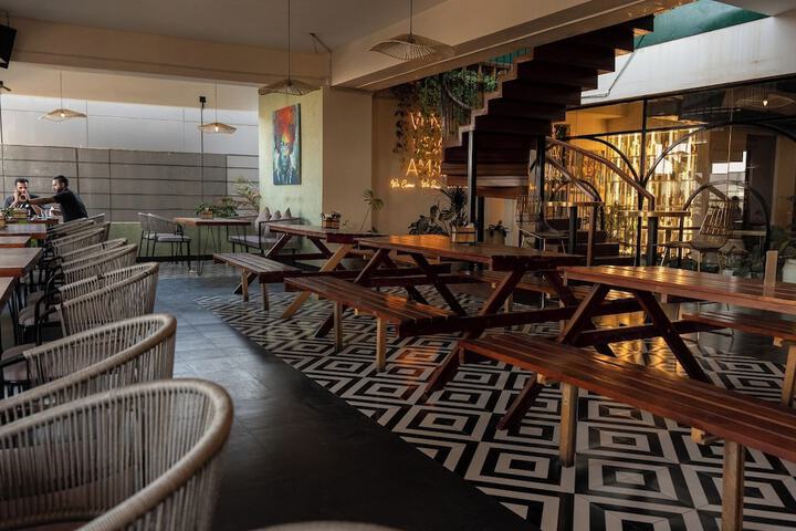 Lounge 63 of 73