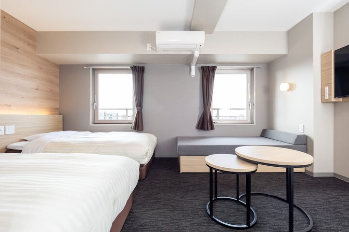 Room 7 of 18
