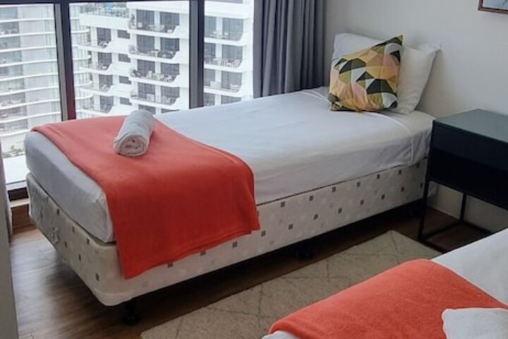 Room 11 of 80