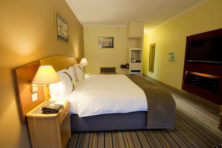 Room 45 of 184