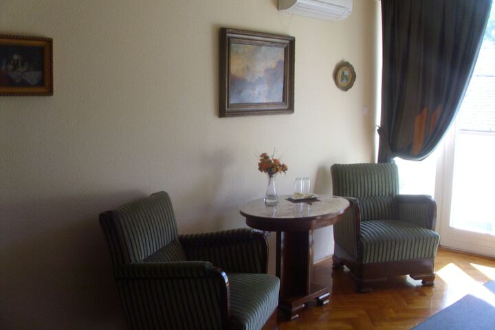 Room 19 of 38