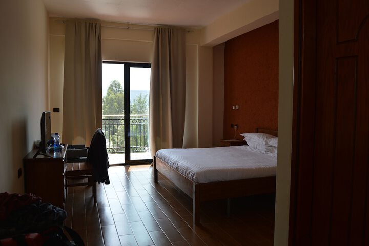 Room 9 of 75