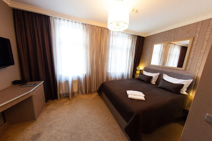 Room 6 of 18