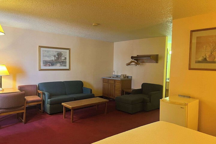 Room 6 of 34