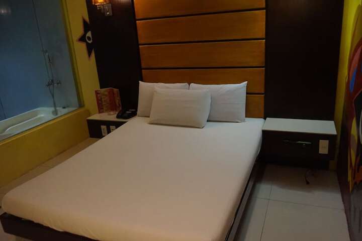 Room 15 of 27