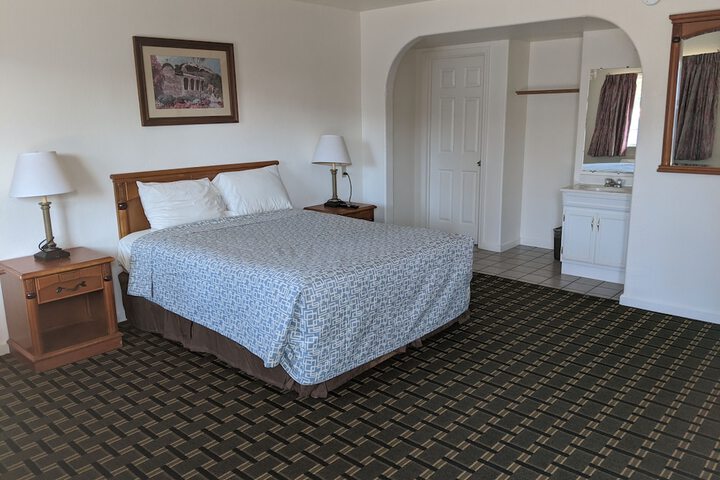 Comfort Queen Bed (4 of 9)