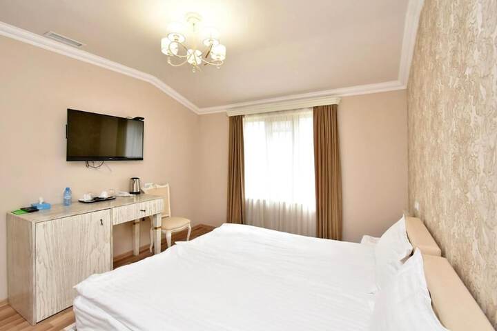 Room 9 of 29