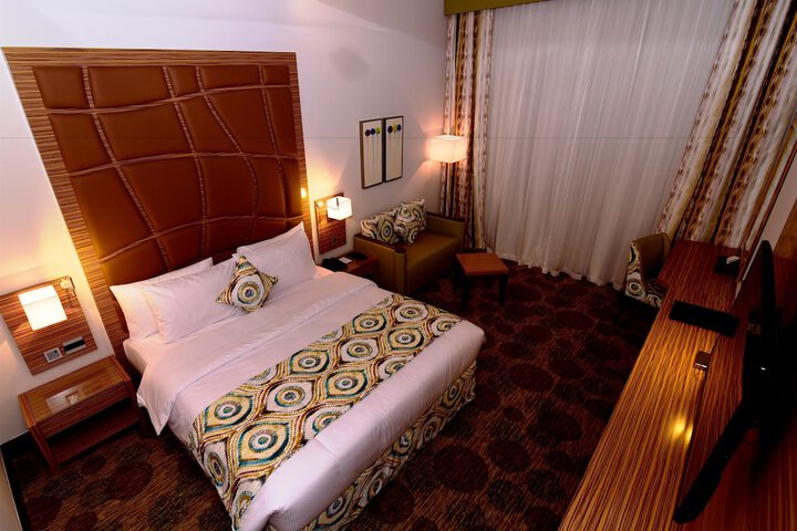 Room 16 of 106