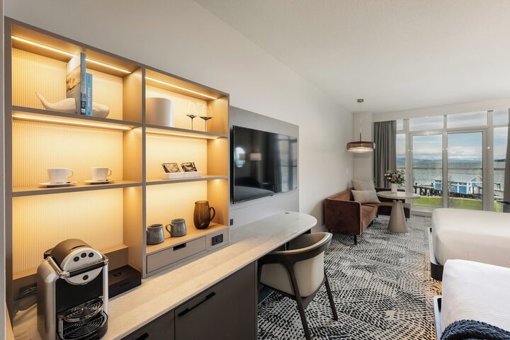 Room 4 of 76