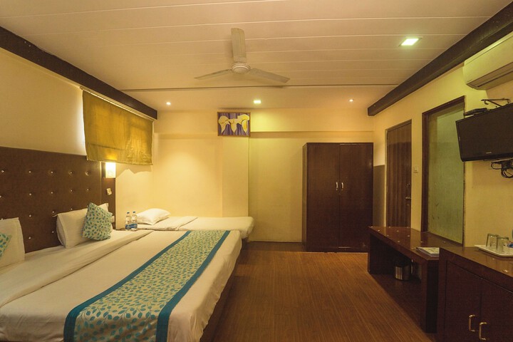 Room 6 of 14